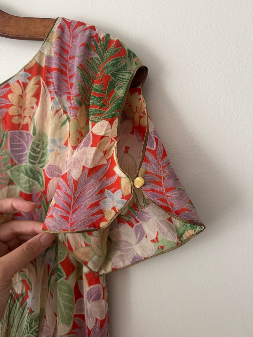 Vintage 1940s 50s Cotton Tropical Floral Keyhole Dress. - Picture 4 of 6